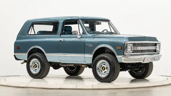 1971 Classic Chevy K5 Blazer_7 Passenger Side Front  3.4