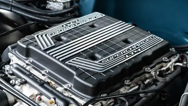 1971 Classic Chevy K5 Blazer_28 V8 Coyote Engine