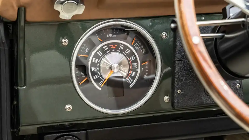1967 Classic Ford Bronco_15 Dakota Digital Gauges