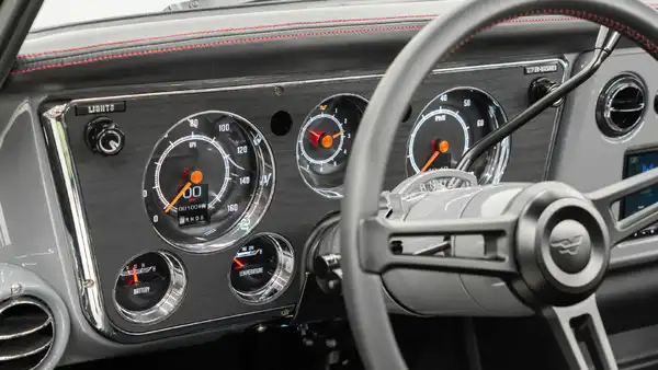 1972 Chevy K5 Blazer_15 Dakota Digital Gauges