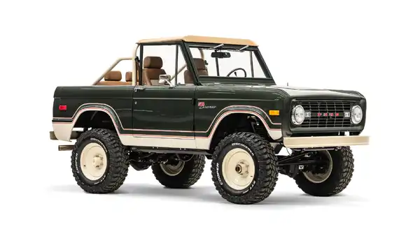 1973 Classic Ford Bronco_7 Passenger Side Front  3.4