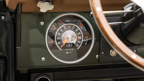 1973 Classic Ford Bronco_15 Dakota Digital Gauges