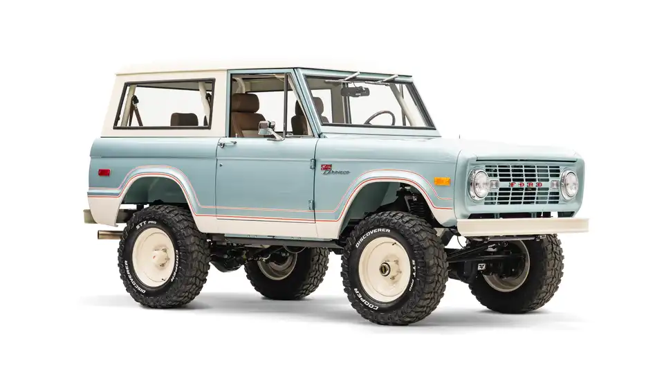 1973 Classic Ford Bronco_7 Passenger Side Front  3.4