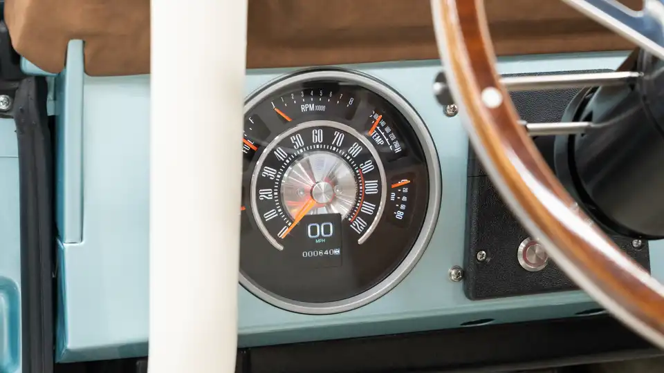1973 Classic Ford Bronco_15 Dakota Digital Gauges