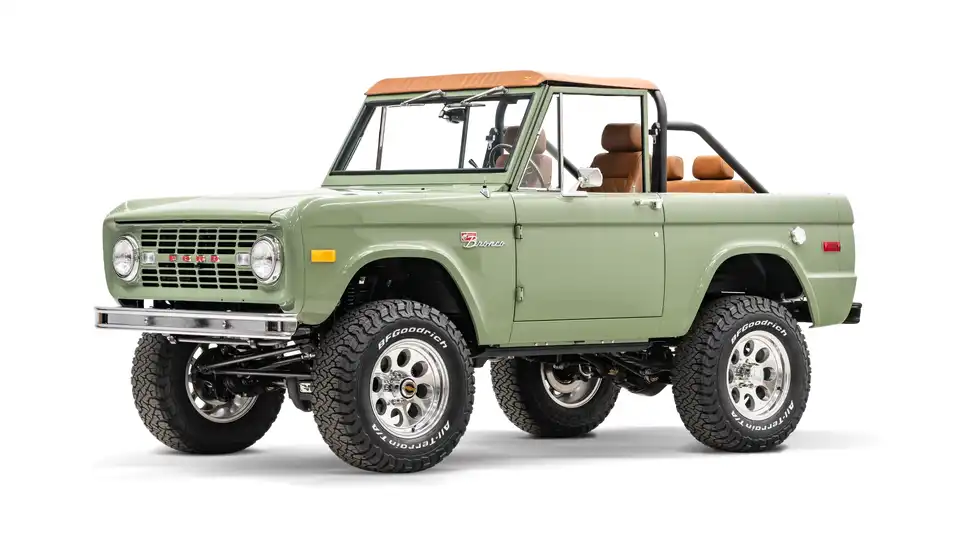 1974 Classic Ford Bronco_3 Drivers Side Front 3.4