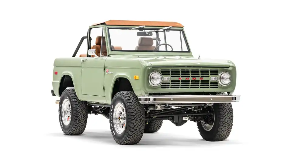 1974 Classic Ford Bronco_6 Passenger Side Front 