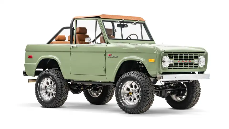 1974 Classic Ford Bronco_7 Passenger Side Front  3.4