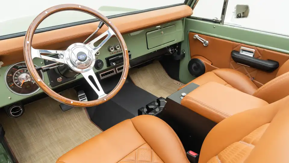 1974 Classic Ford Bronco_14 Driver Side Interior