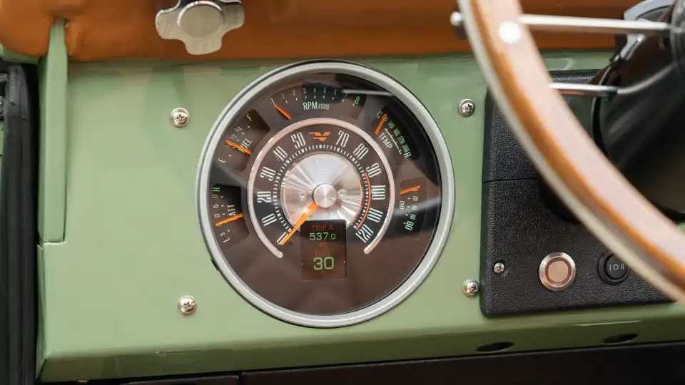 1974 Classic Ford Bronco_15 Dakota Digital Gauges