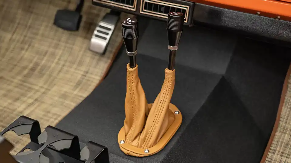 1973_Pearl Orange_Bronco_0019_Twin Stick Shifters