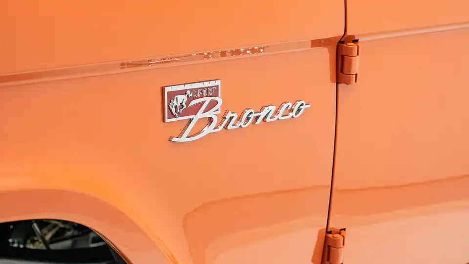 1973_Pearl Orange_Bronco_0037_Side Badge View 2