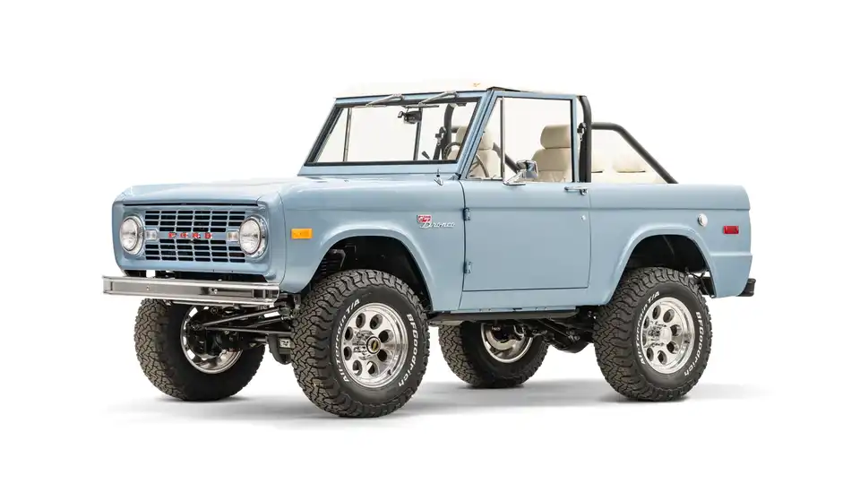 1977 Classic Ford Bronco_3 Drivers Side Front 3.4