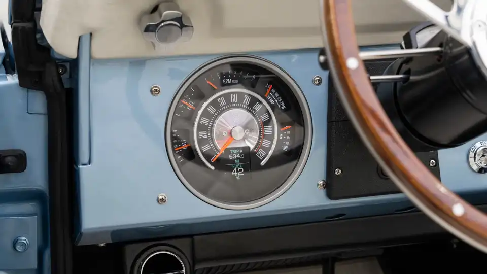 1977 Classic Ford Bronco_15 Dakota Digital Gauges