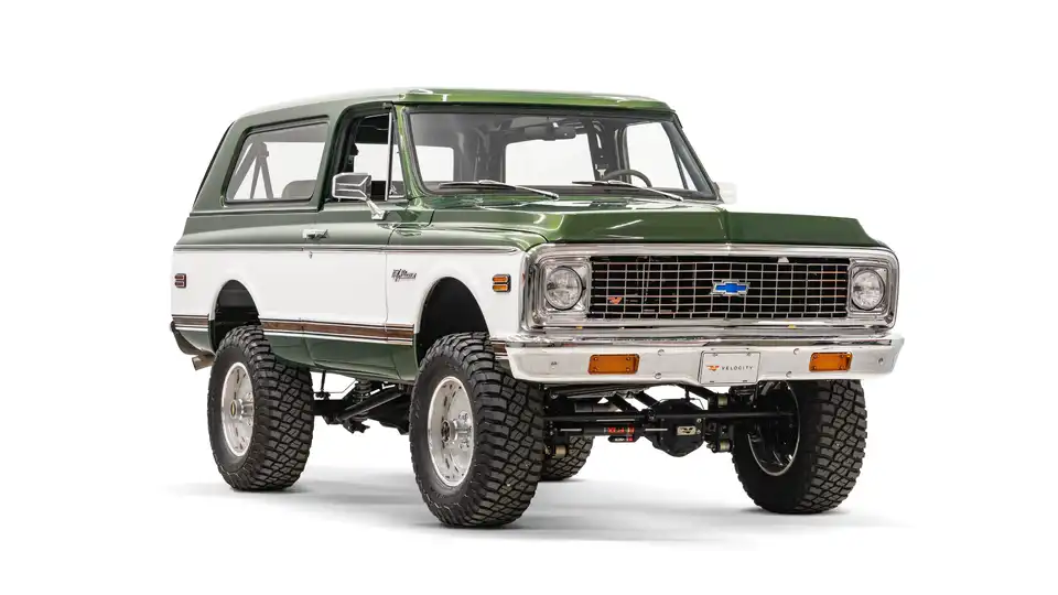 1970 Classic Chevy K5 Blazer_6 Passenger Side Front 