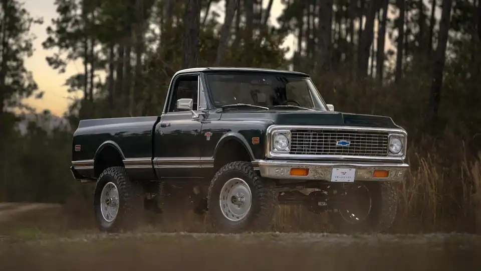 Green 1972 Chevy K10_Lifestyle