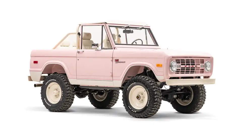 1973 Classic Ford Bronco_7 Passenger Side Front  3.4