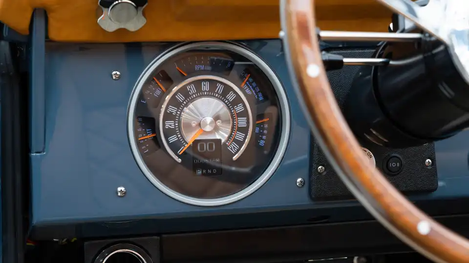 1971 Classic Ford Bronco_15 Dakota Digital Gauges