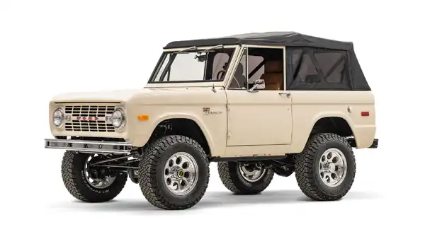 1976 Classic Ford Bronco_3 Drivers Side Front 3.4
