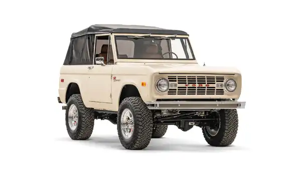 1976 Classic Ford Bronco_6 Passenger Side Front 