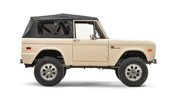 1976 Classic Ford Bronco_8 Passenger Side