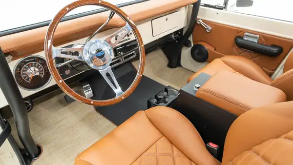 1976 Classic Ford Bronco_14 15 Driver Side Interior