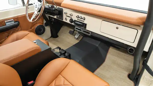 1976 Classic Ford Bronco_18 Passenger Side Interior
