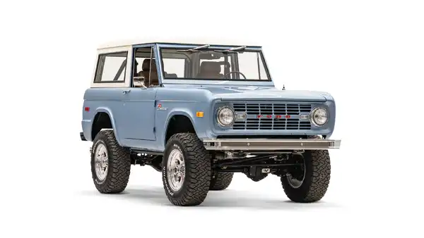 1975 Classic Ford Bronco_6 Passenger Side Front 