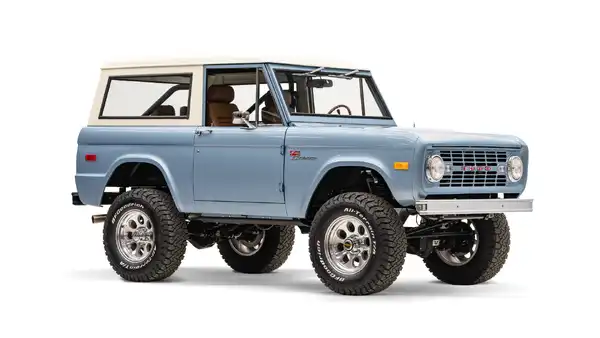 1975 Classic Ford Bronco_7 Passenger Side Front  3.4