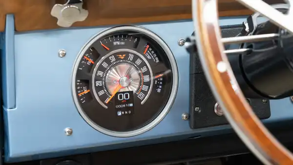 1975 Classic Ford Bronco_15 Dakota Digital Gauges