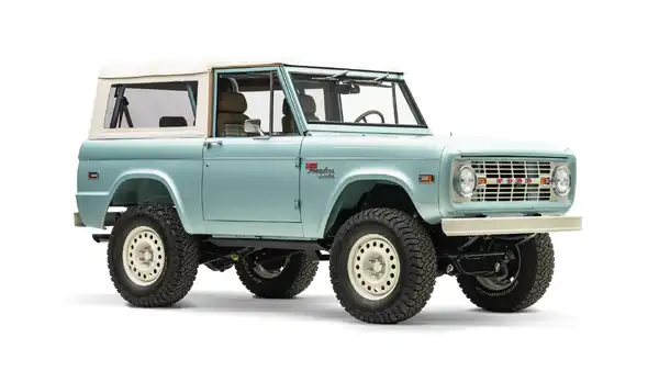 1974 Classic Ford Bronco_7 Passenger Side Front  3.4