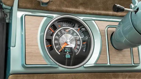 1974 Classic Ford Bronco_15 Dakota Digital Gauges