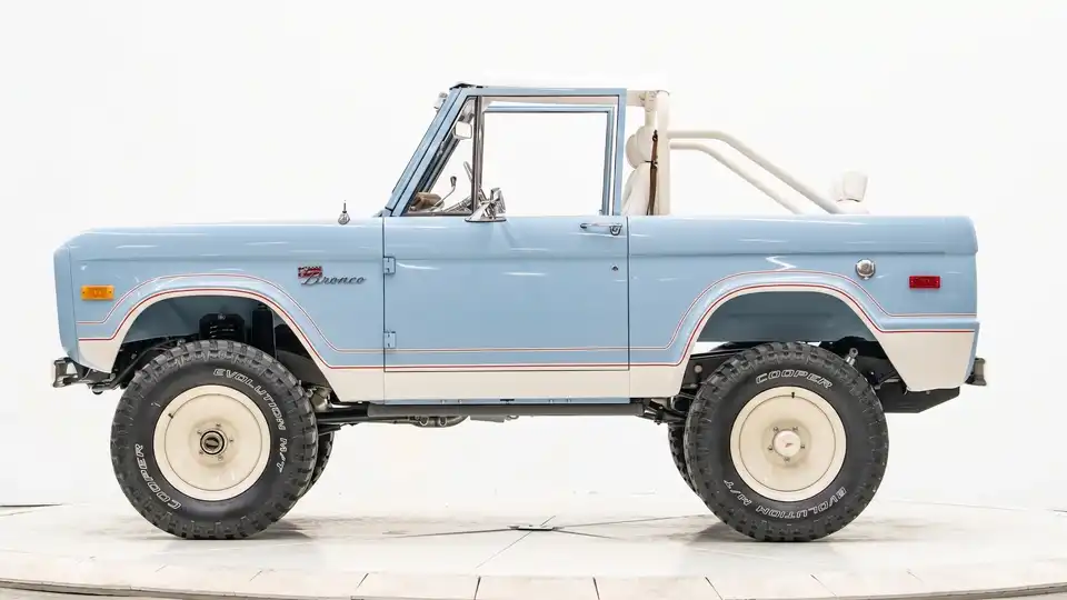 S45728 Bronco Side