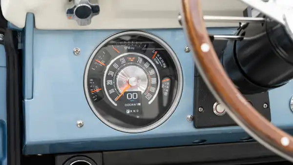 1970 Classic Ford Bronco_15 Dakota Digital Gauges