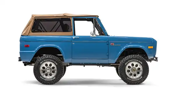 Web Prep 2026_Bronco_8 Passenger Side