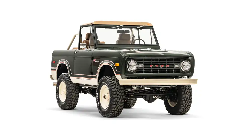 1973 Classic Ford Bronco_6 Passenger Side Front 