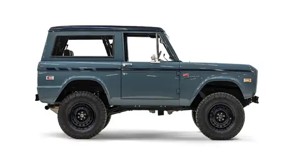 1975 Classic Ford Bronco_8 Passenger Side