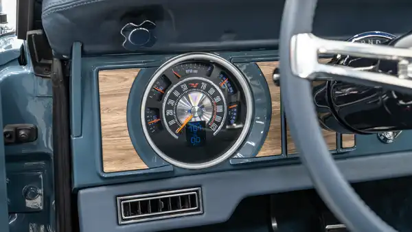 1975 Classic Ford Bronco_15 Dakota Digital Gauges