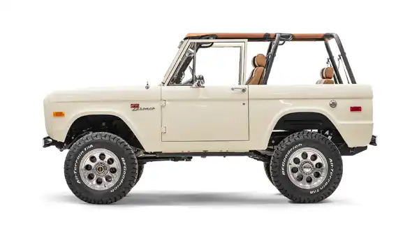 1974 Classic Ford Bronco_2 Drivers Side