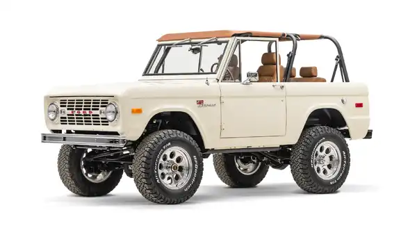 1974 Classic Ford Bronco_3 Drivers Side Front 3.4