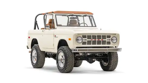 1974 Classic Ford Bronco_6 Passenger Side Front 