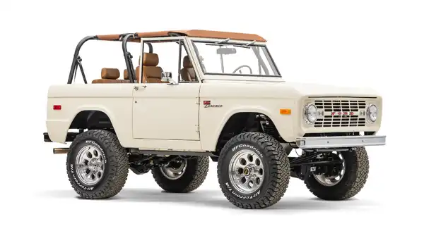 1974 Classic Ford Bronco_7 Passenger Side Front  3.4