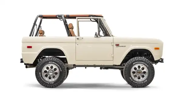 1974 Classic Ford Bronco_8 Passenger Side