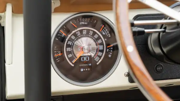 1974 Classic Ford Bronco_15 Dakota Digital Gauges