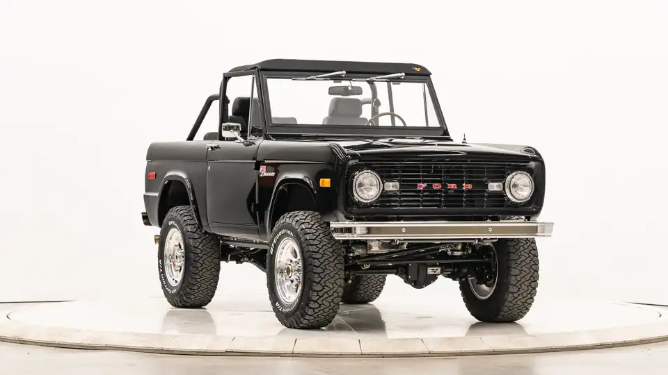 1972 Classic Ford Bronco_6 Passenger Side Front 