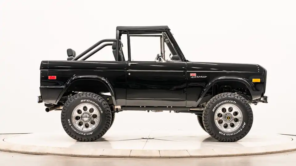 1972 Classic Ford Bronco_8 Passenger Side