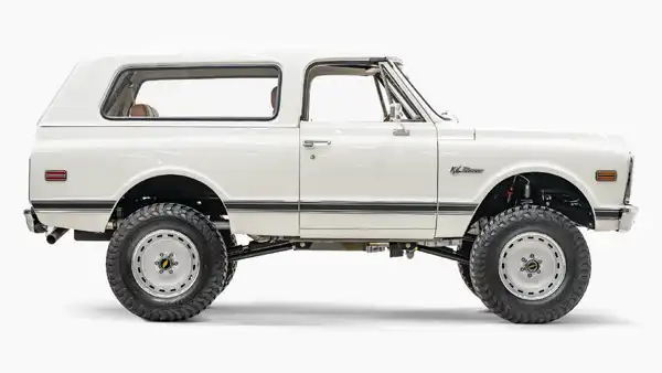 1971 Classic Chevy K5 Blazer_8 Passenger Side