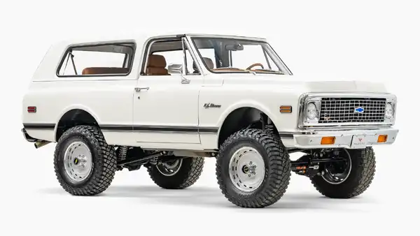 1971 Classic Chevy K5 Blazer_7 Passenger Side Front  3.4
