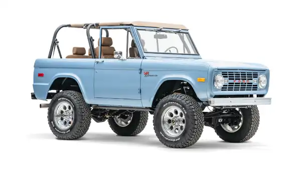 1975 Classic Ford Bronco_7 Passenger Side Front  3.4