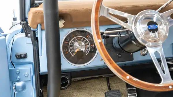 1975 Classic Ford Bronco_15 Dakota Digital Gauges