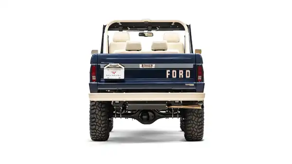 1974 Classic Ford Bronco_2 Drivers Side _5 Front